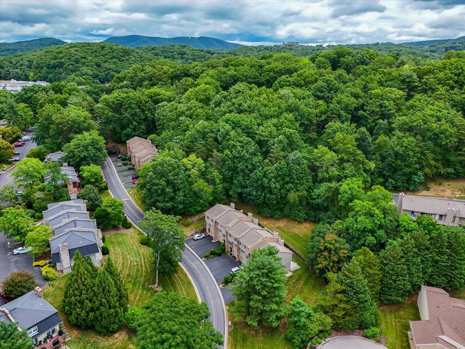 3255 Londonderry LN - Photo 32