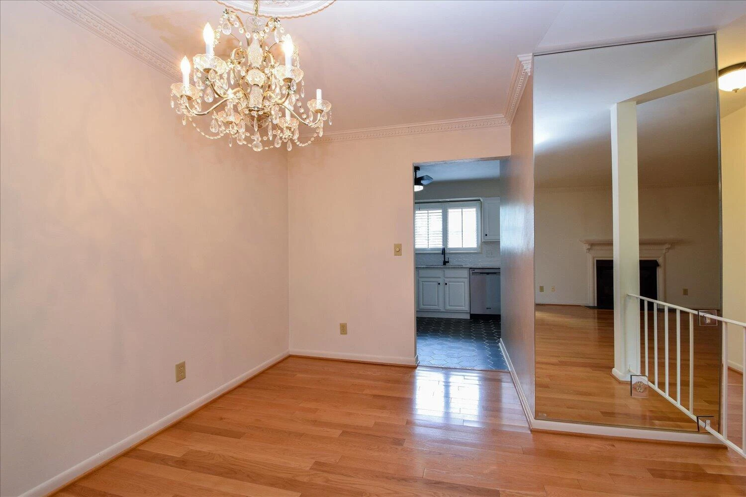 3255 Londonderry LN - Photo 6