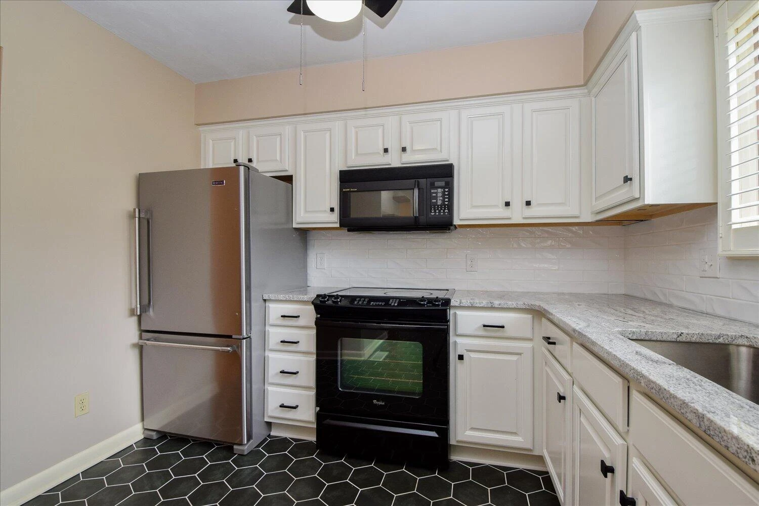3255 Londonderry LN - Photo 9
