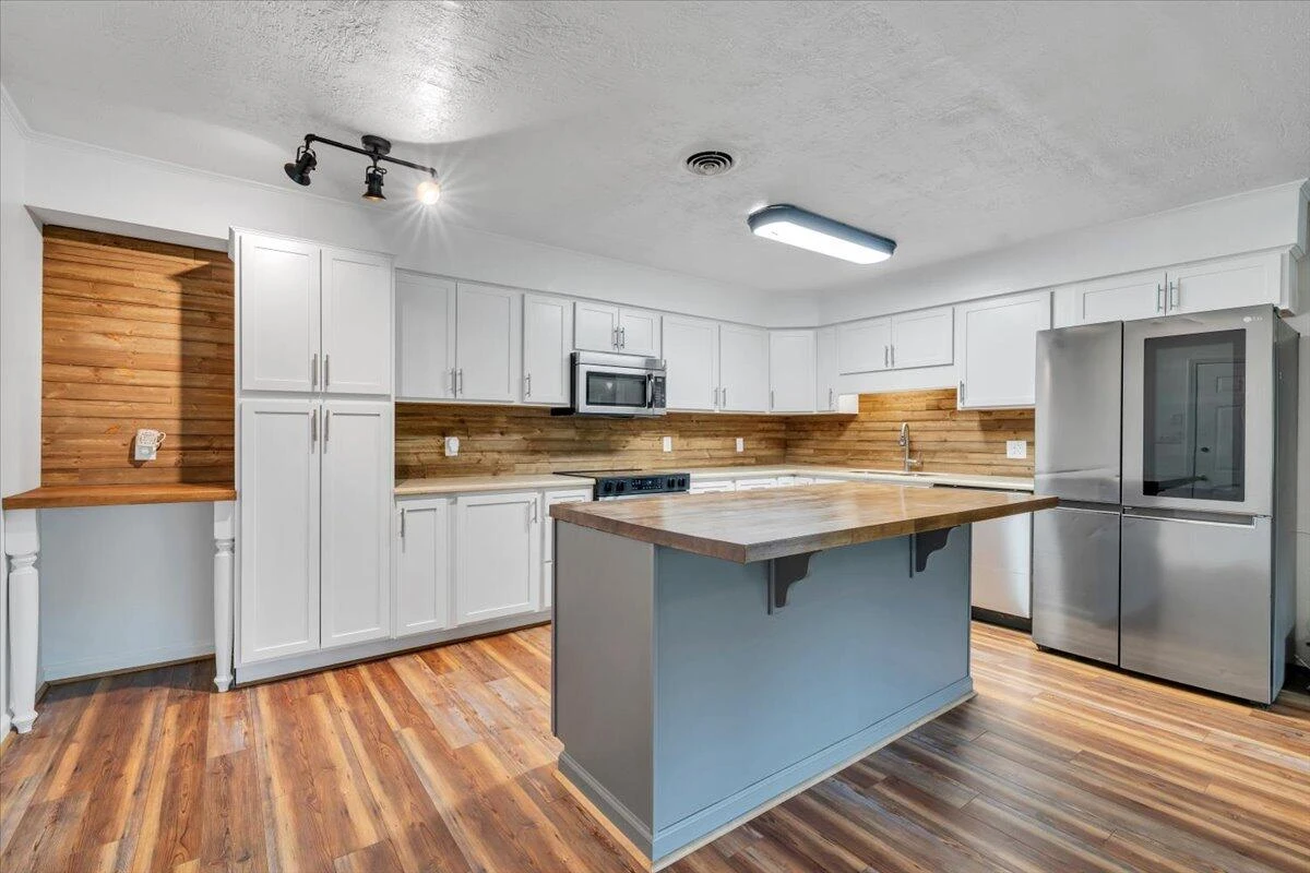 3402 S Park CIR - Photo 9