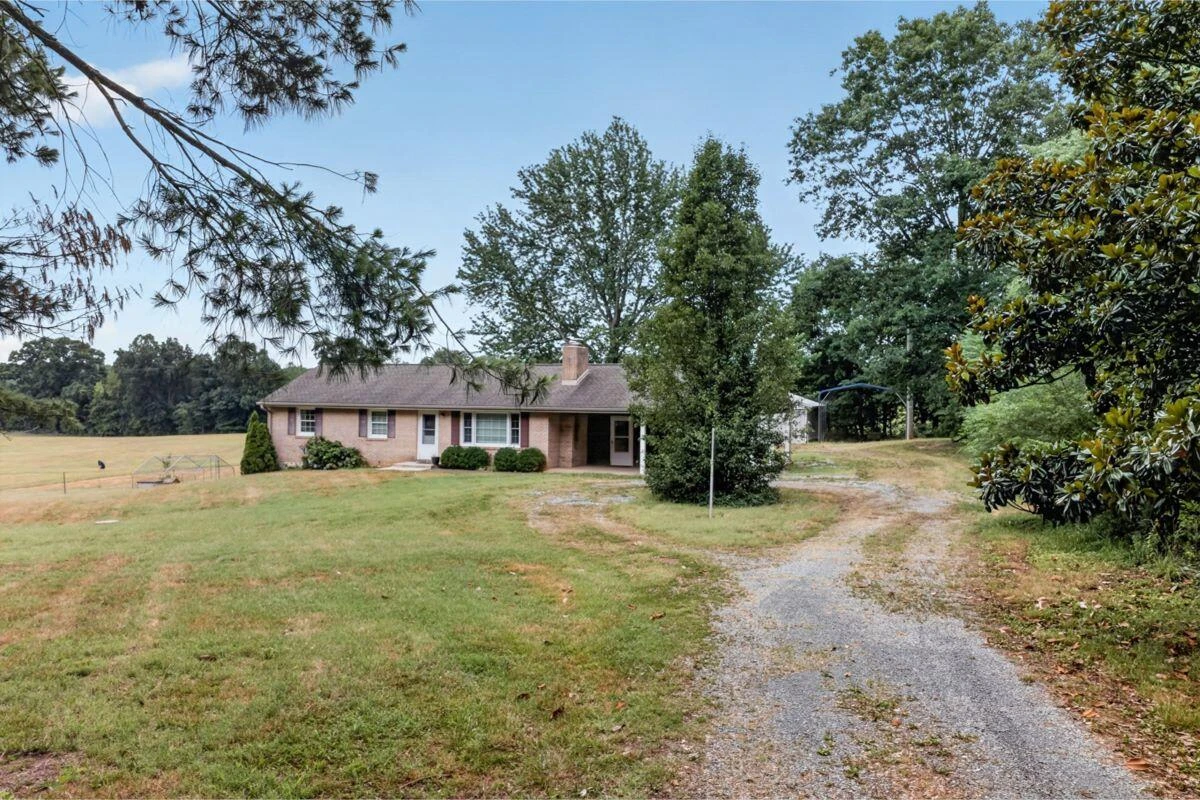 1069 PECKS RD - Photo 3