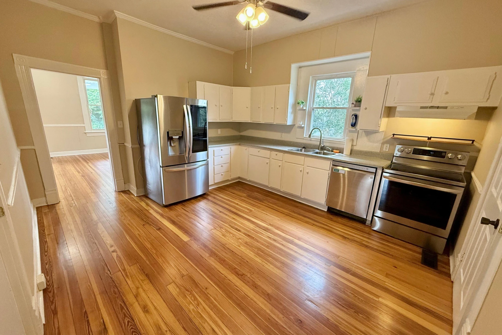 2225 Sabine AVE - Photo 3