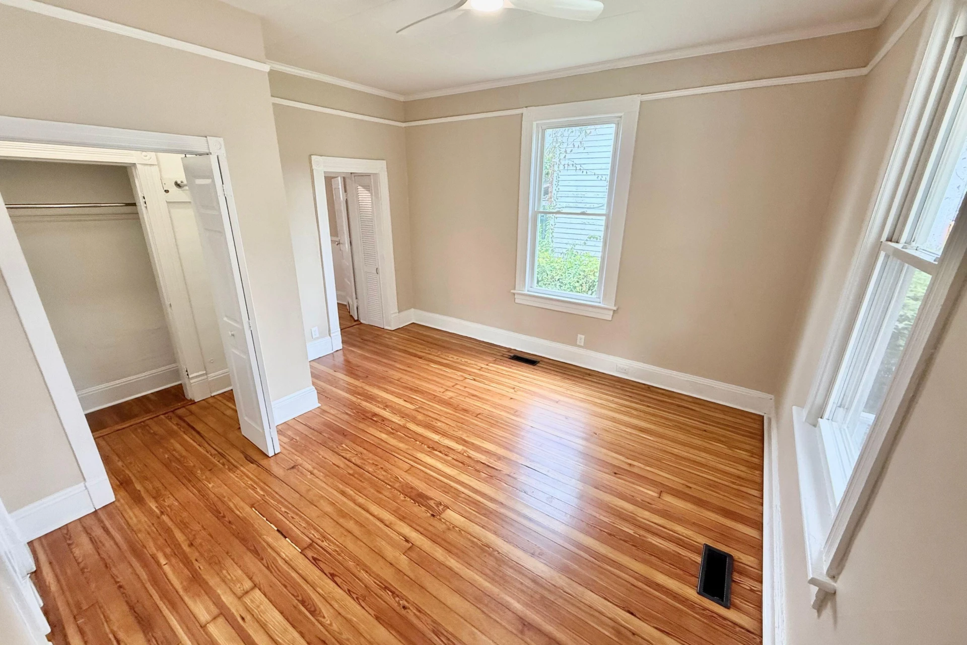 2225 Sabine AVE - Photo 5