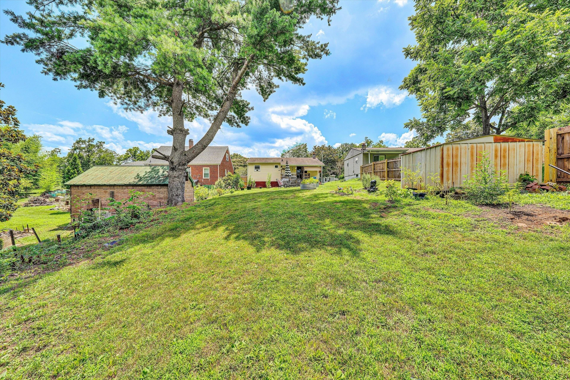 2252 Kenwood BLVD SE - Photo 32