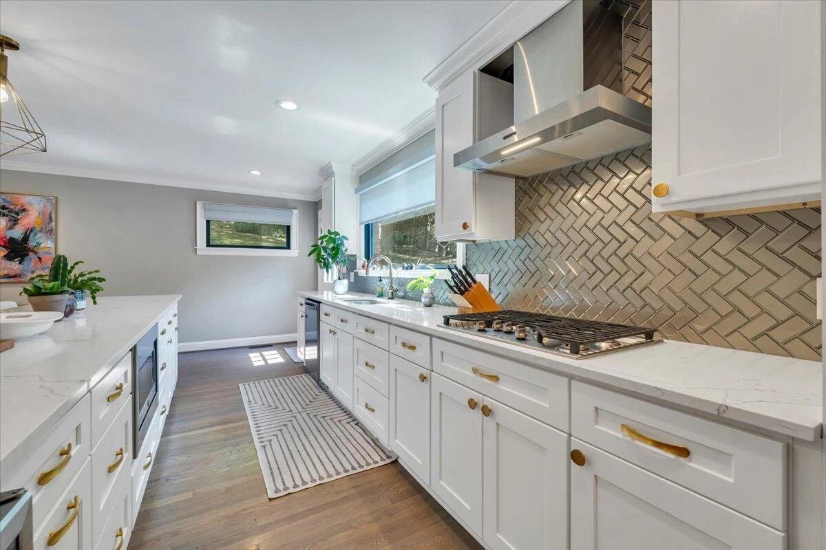 915 Oakwood DR SW - Photo 16