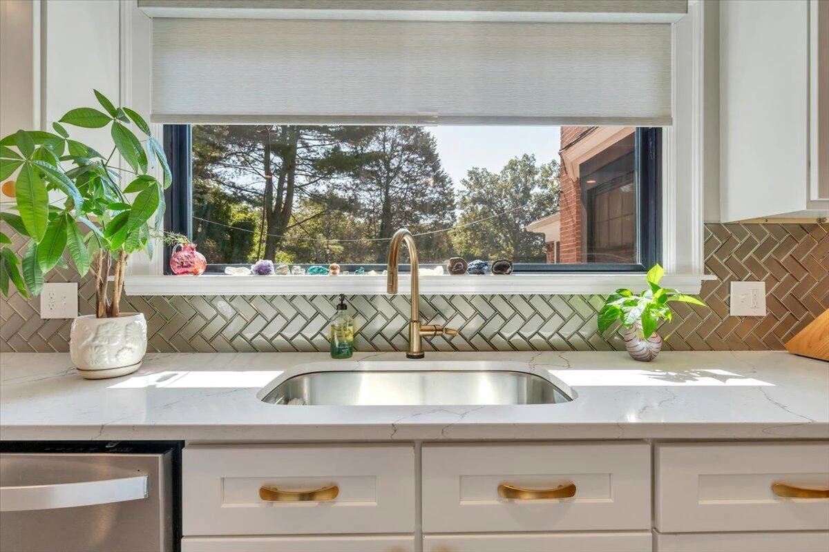 915 Oakwood DR SW - Photo 18