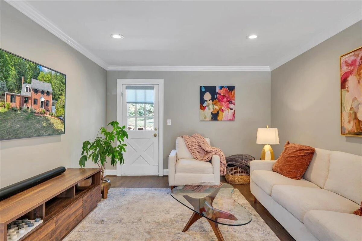 915 Oakwood DR SW - Photo 22