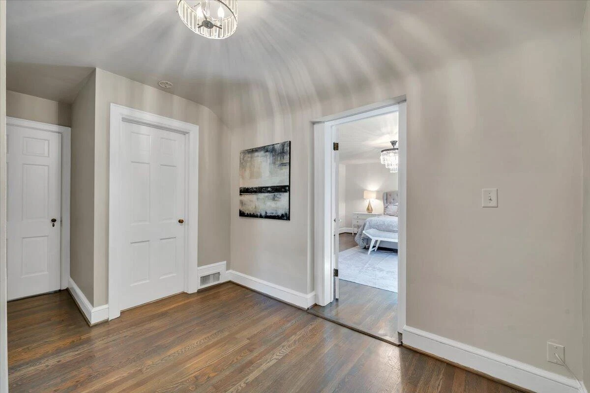 915 Oakwood DR SW - Photo 34