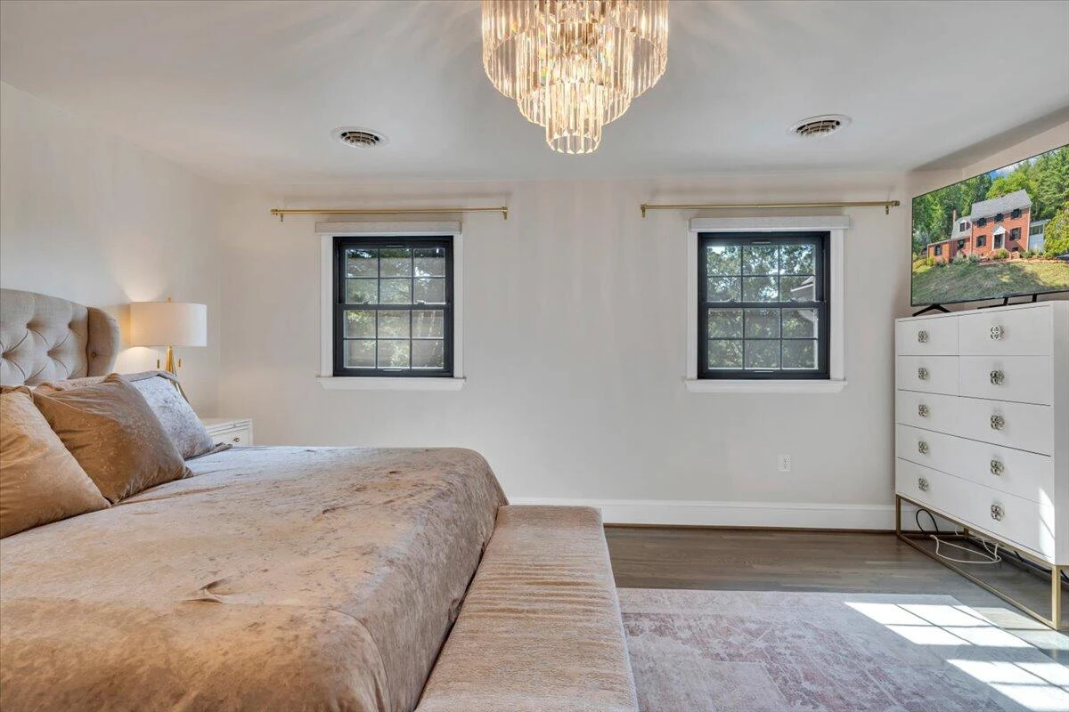 915 Oakwood DR SW - Photo 37
