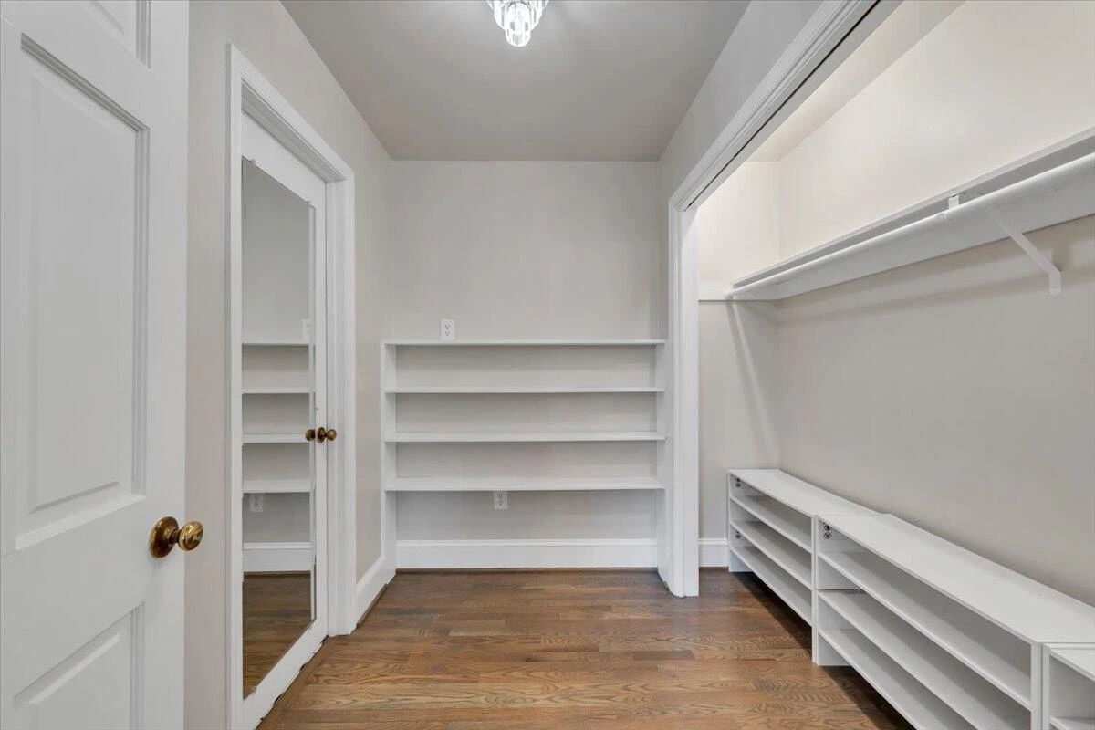 915 Oakwood DR SW - Photo 38