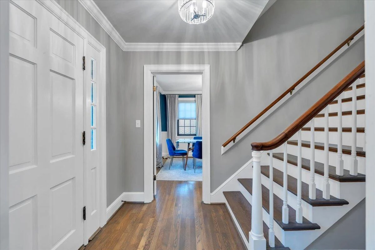 915 Oakwood DR SW - Photo 3