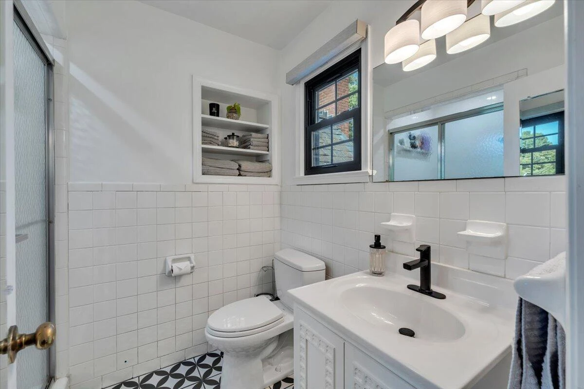 915 Oakwood DR SW - Photo 39