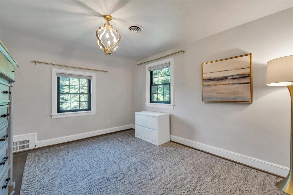 915 Oakwood DR SW - Photo 43