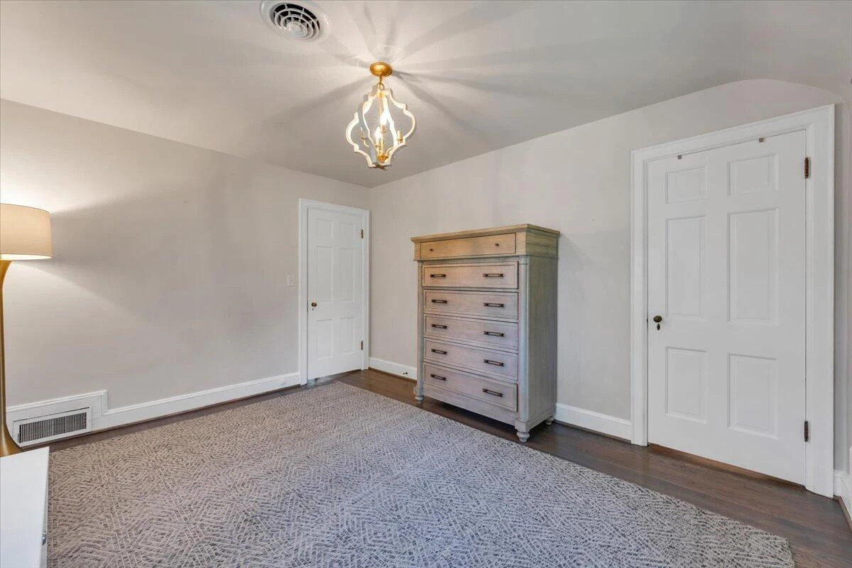 915 Oakwood DR SW - Photo 44
