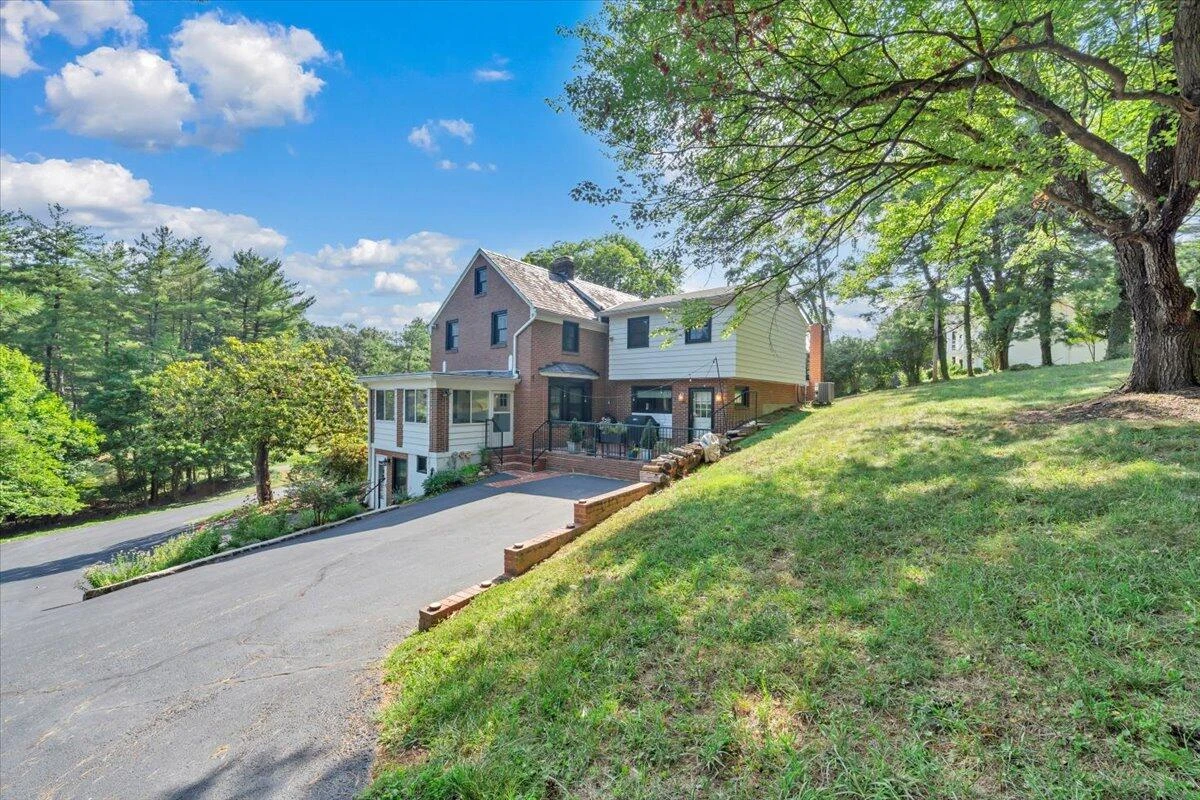 915 Oakwood DR SW - Photo 53