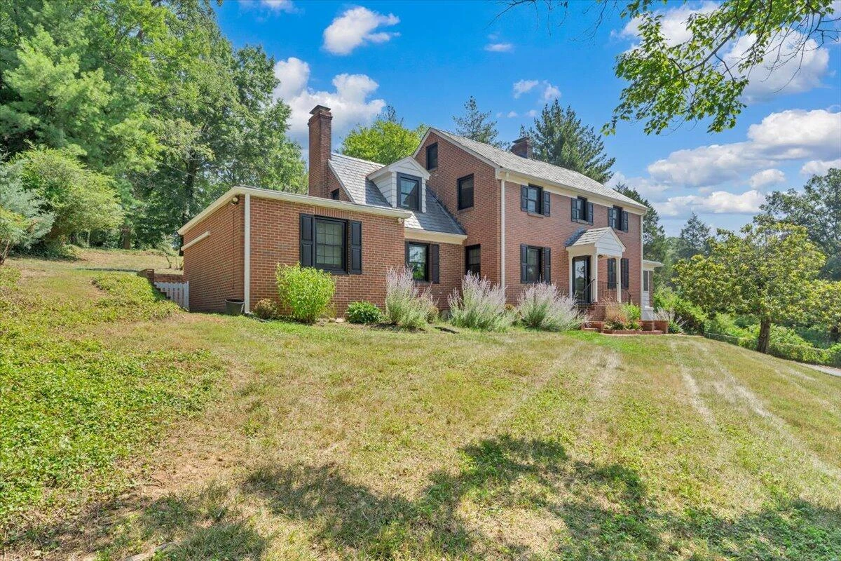 915 Oakwood DR SW - Photo 56