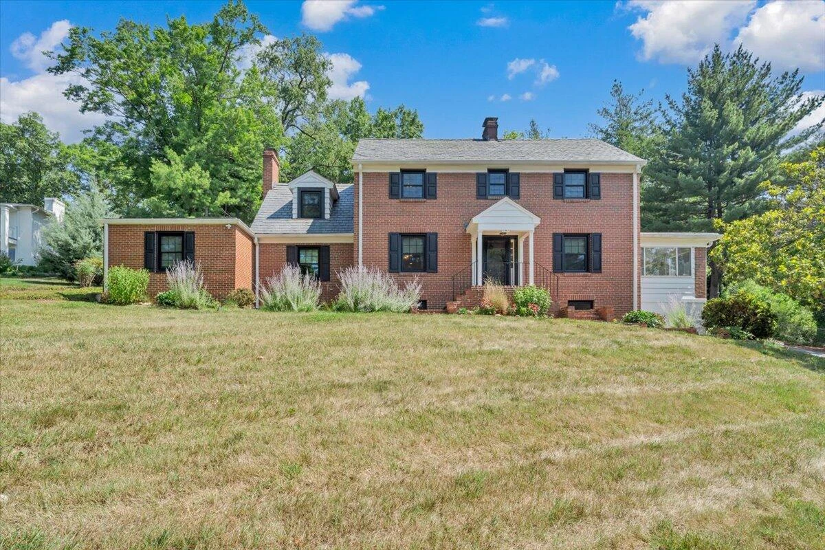 915 Oakwood DR SW - Photo 57