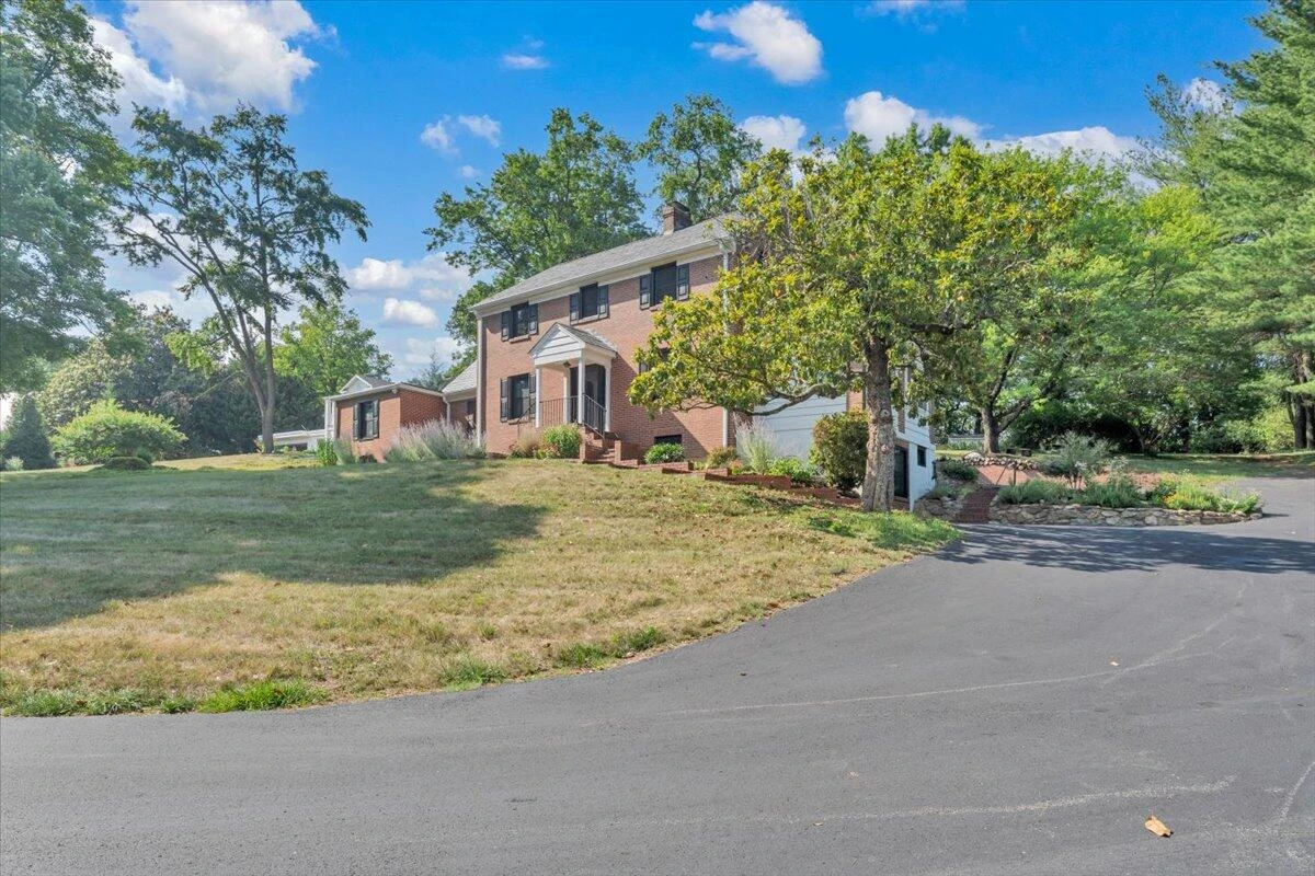 915 Oakwood DR SW - Photo 58
