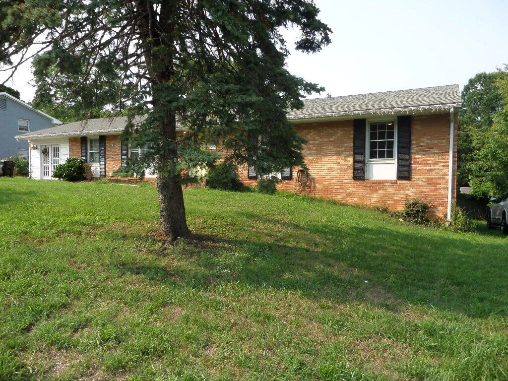 5817 Castle Rock RD - Photo 16