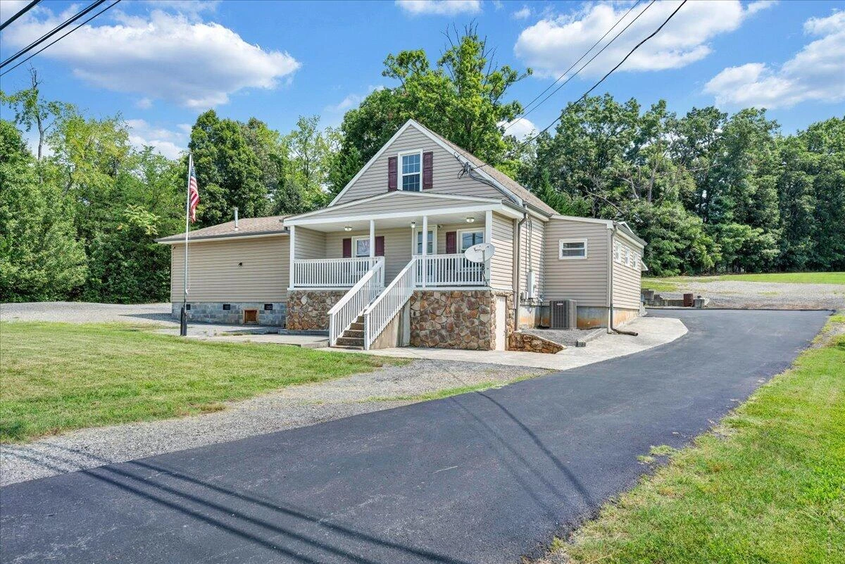 2366 Feather RD