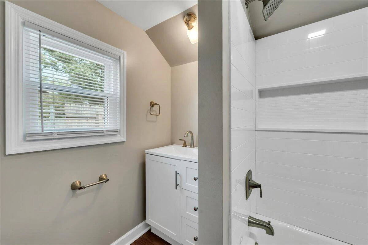703 Harrison AVE NW - Photo 15