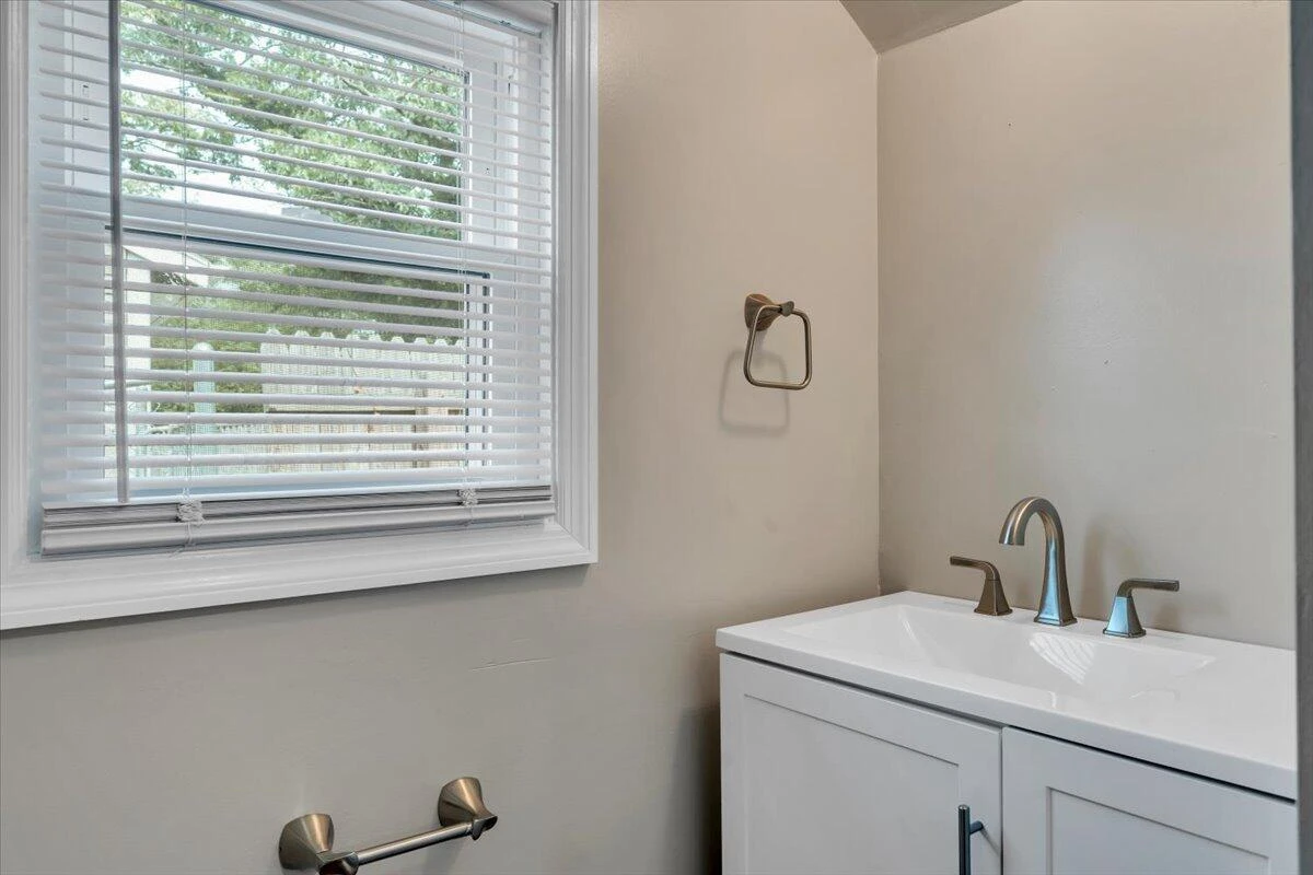 703 Harrison AVE NW - Photo 16