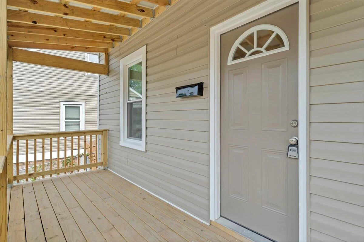 703 Harrison AVE NW - Photo 2