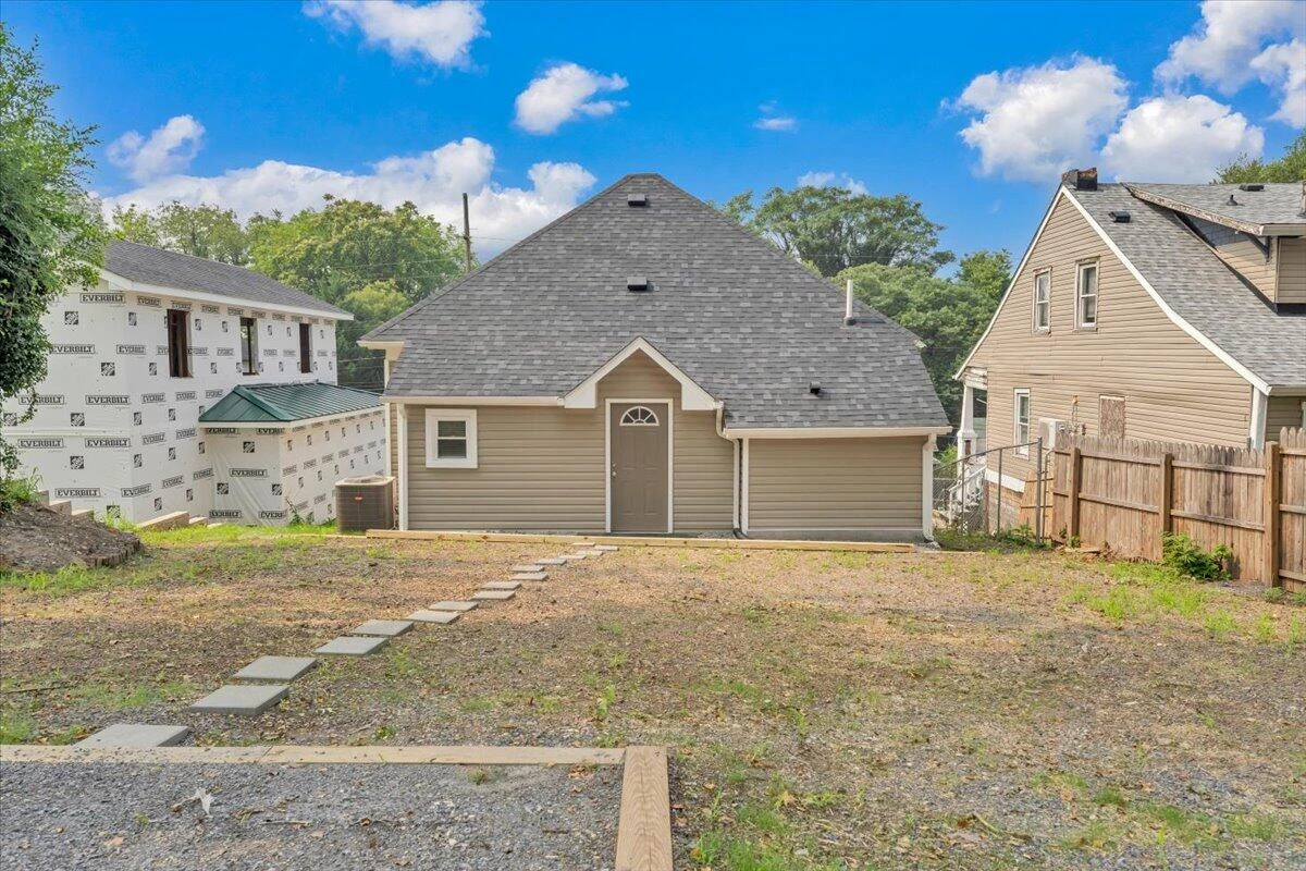 703 Harrison AVE NW - Photo 31