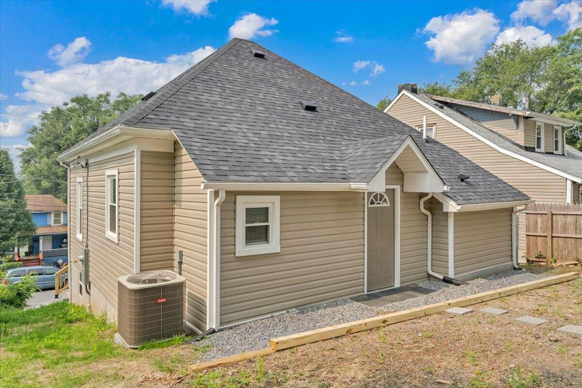 703 Harrison AVE NW - Photo 33