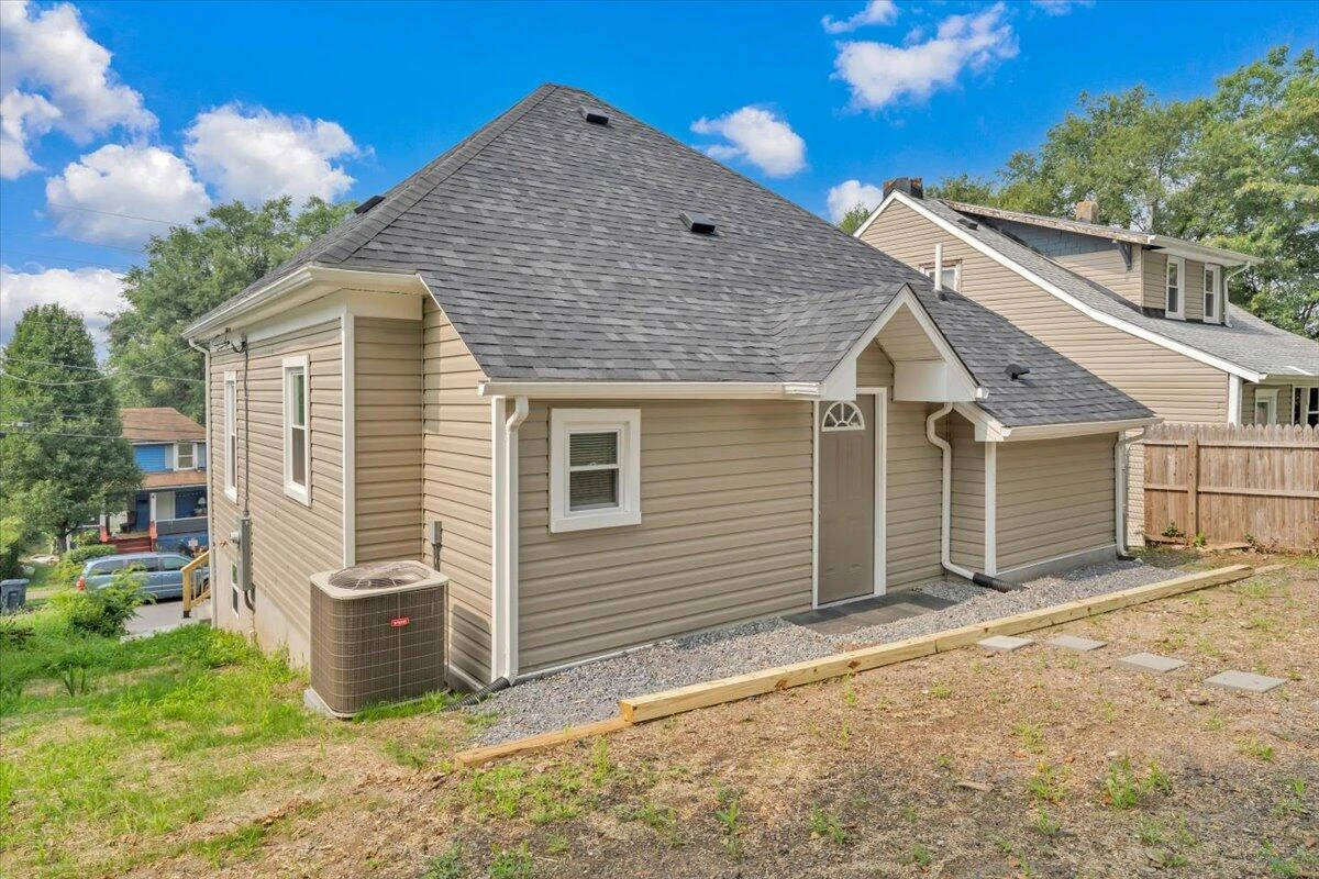 703 Harrison AVE NW - Photo 34
