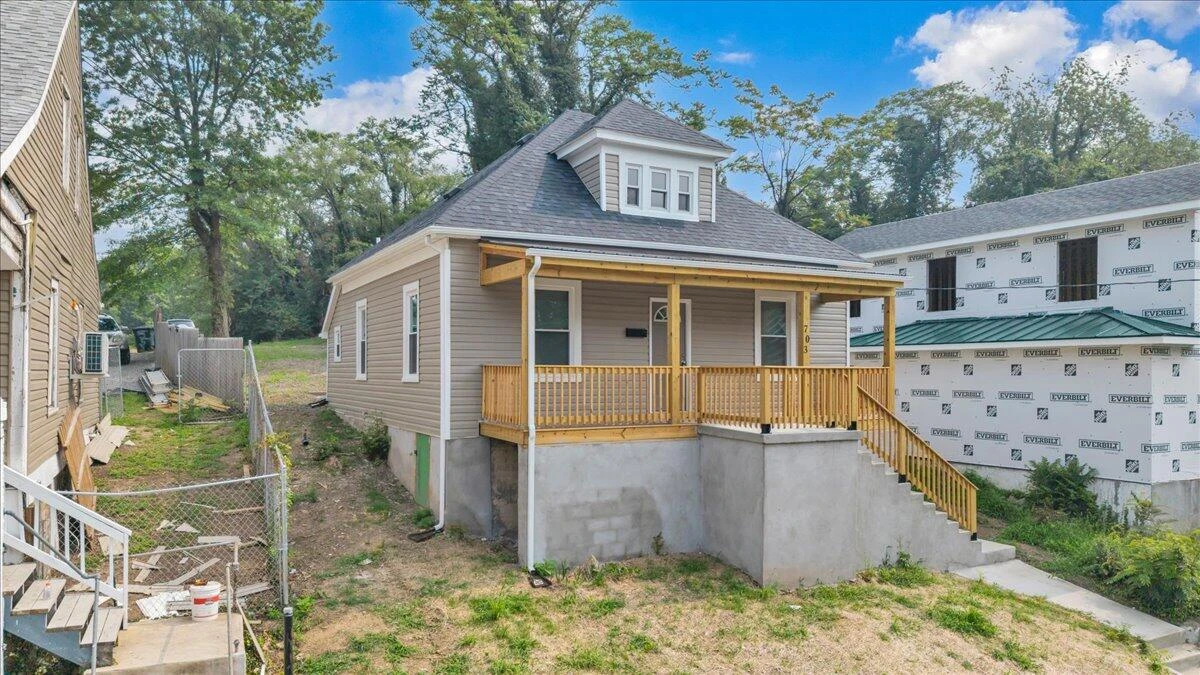 703 Harrison AVE NW - Photo 35