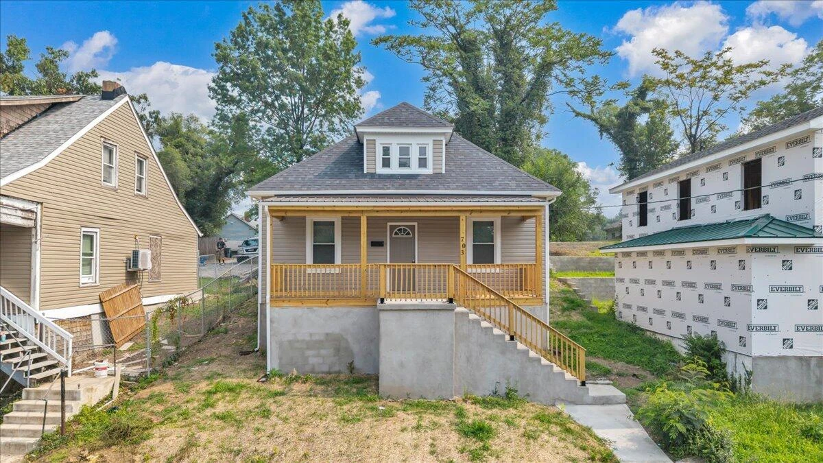 703 Harrison AVE NW - Photo 36