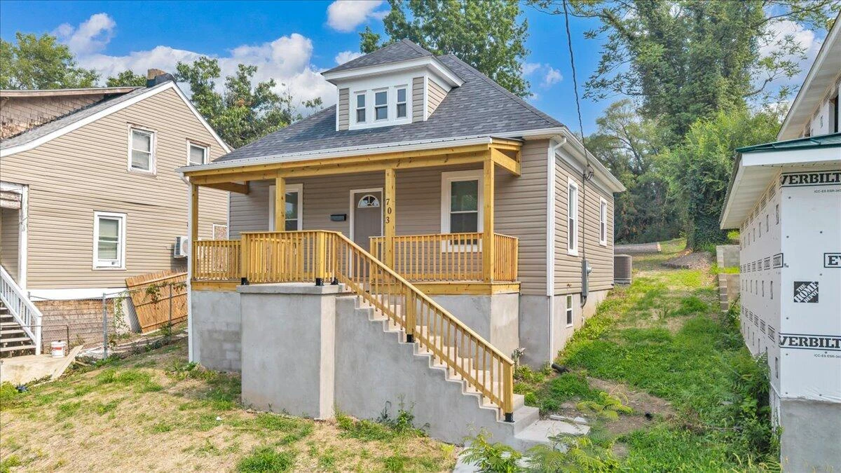 703 Harrison AVE NW - Photo 37