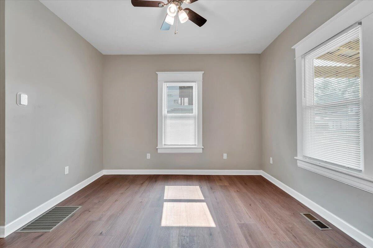 703 Harrison AVE NW - Photo 6
