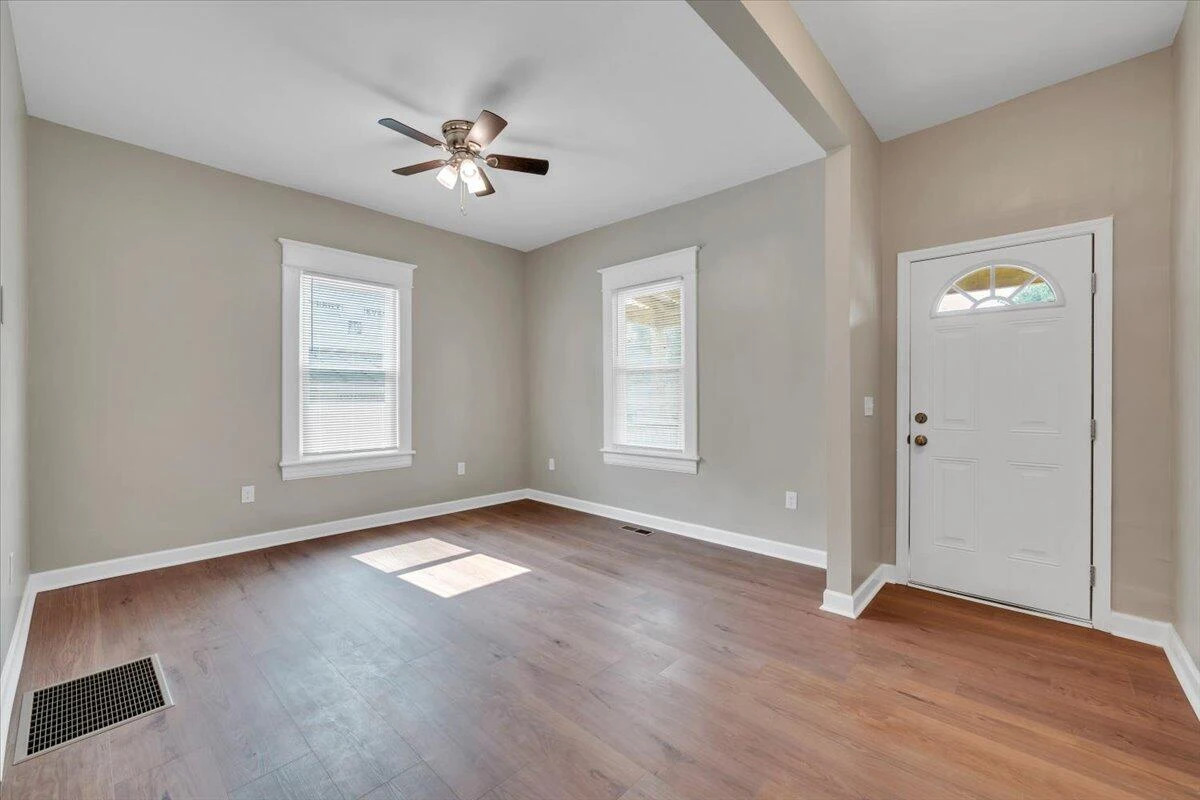 703 Harrison AVE NW - Photo 7