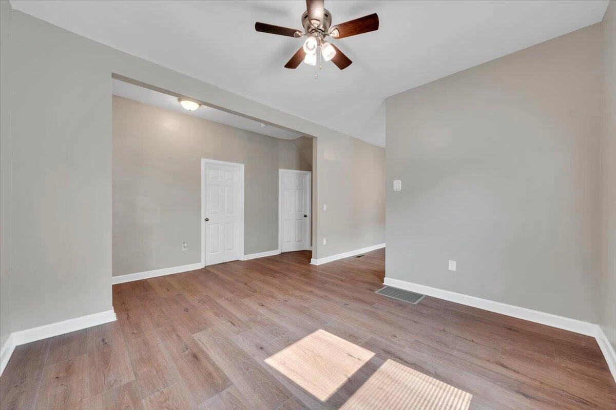 703 Harrison AVE NW - Photo 8