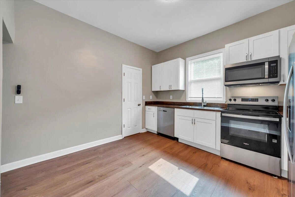 703 Harrison AVE NW - Photo 9