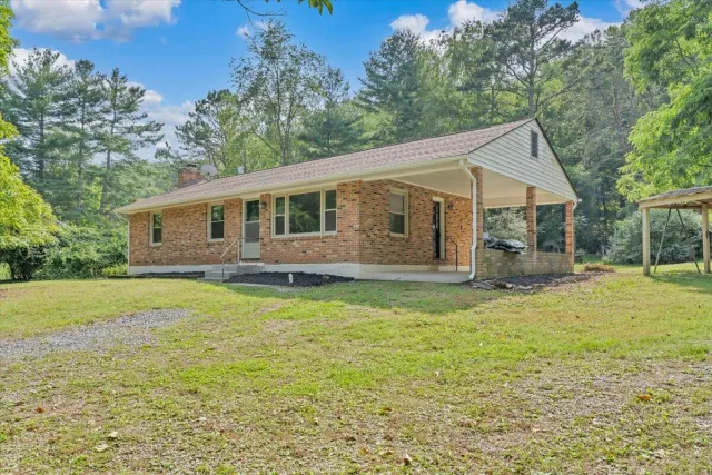 206 Houston Mines RD