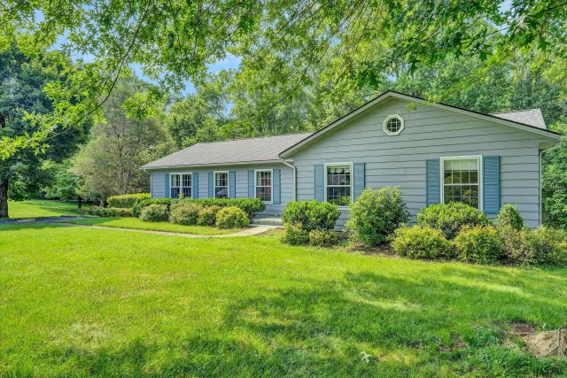 250 Knollwood DR