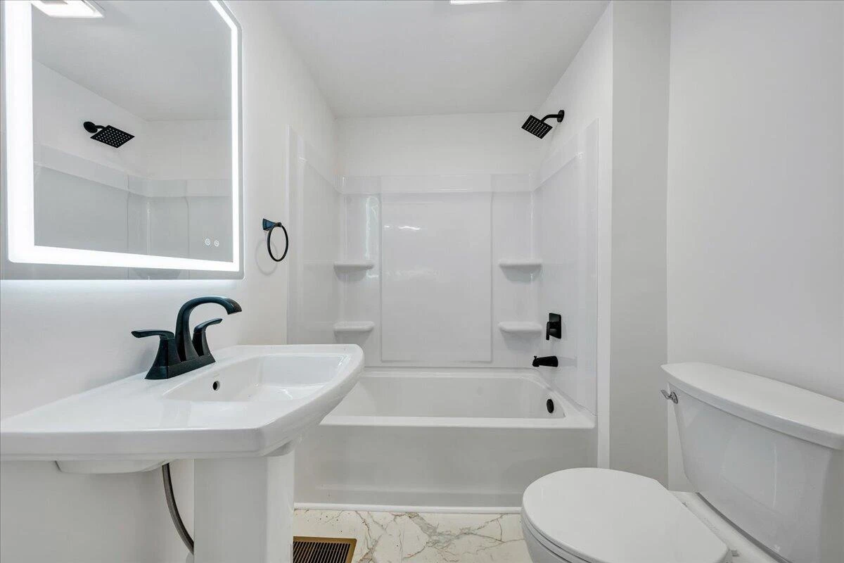 1433 Gladstone AVE SE - Photo 11
