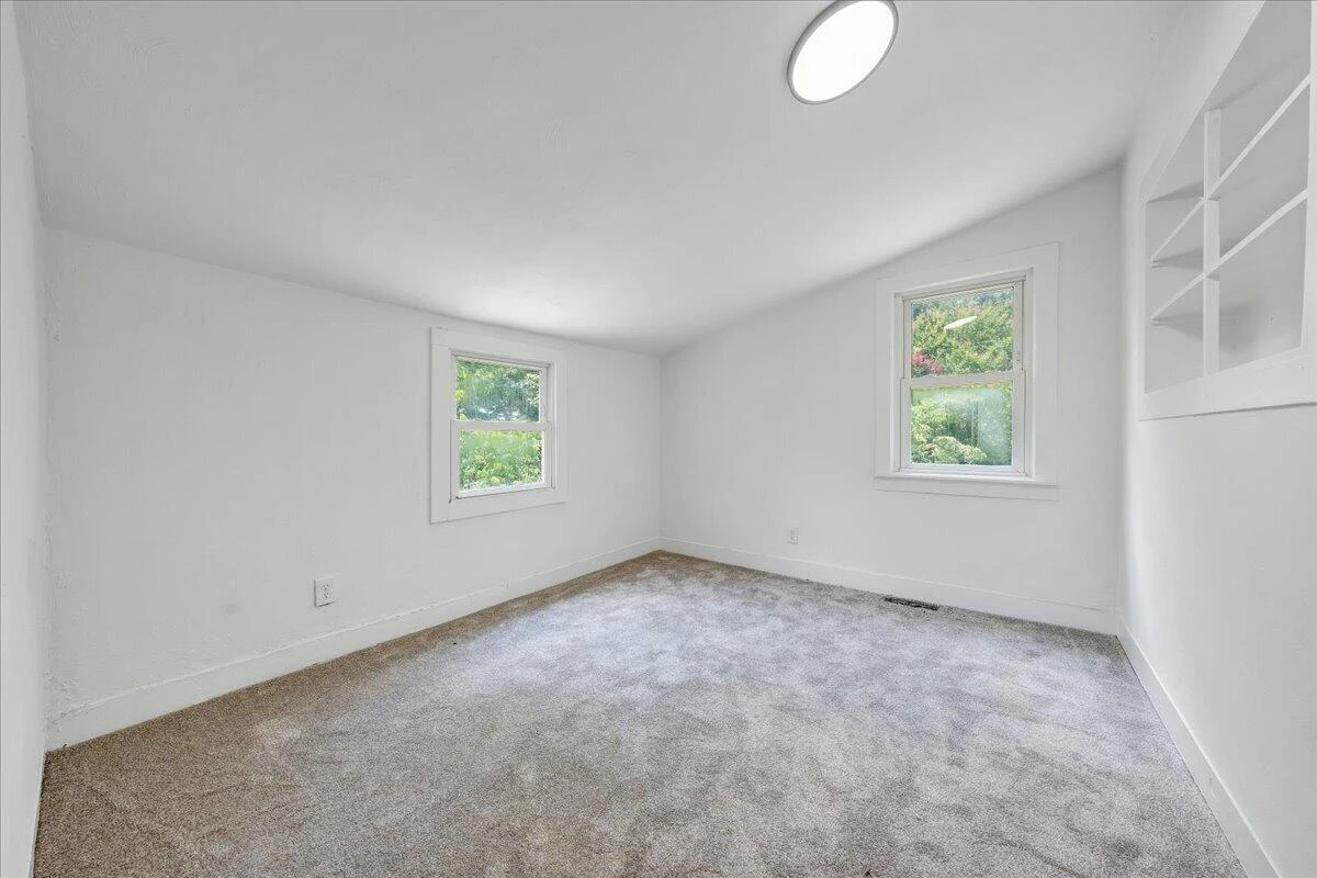 1433 Gladstone AVE SE - Photo 12