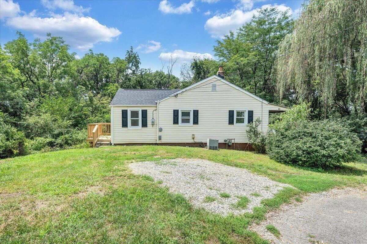 1433 Gladstone AVE SE - Photo 16