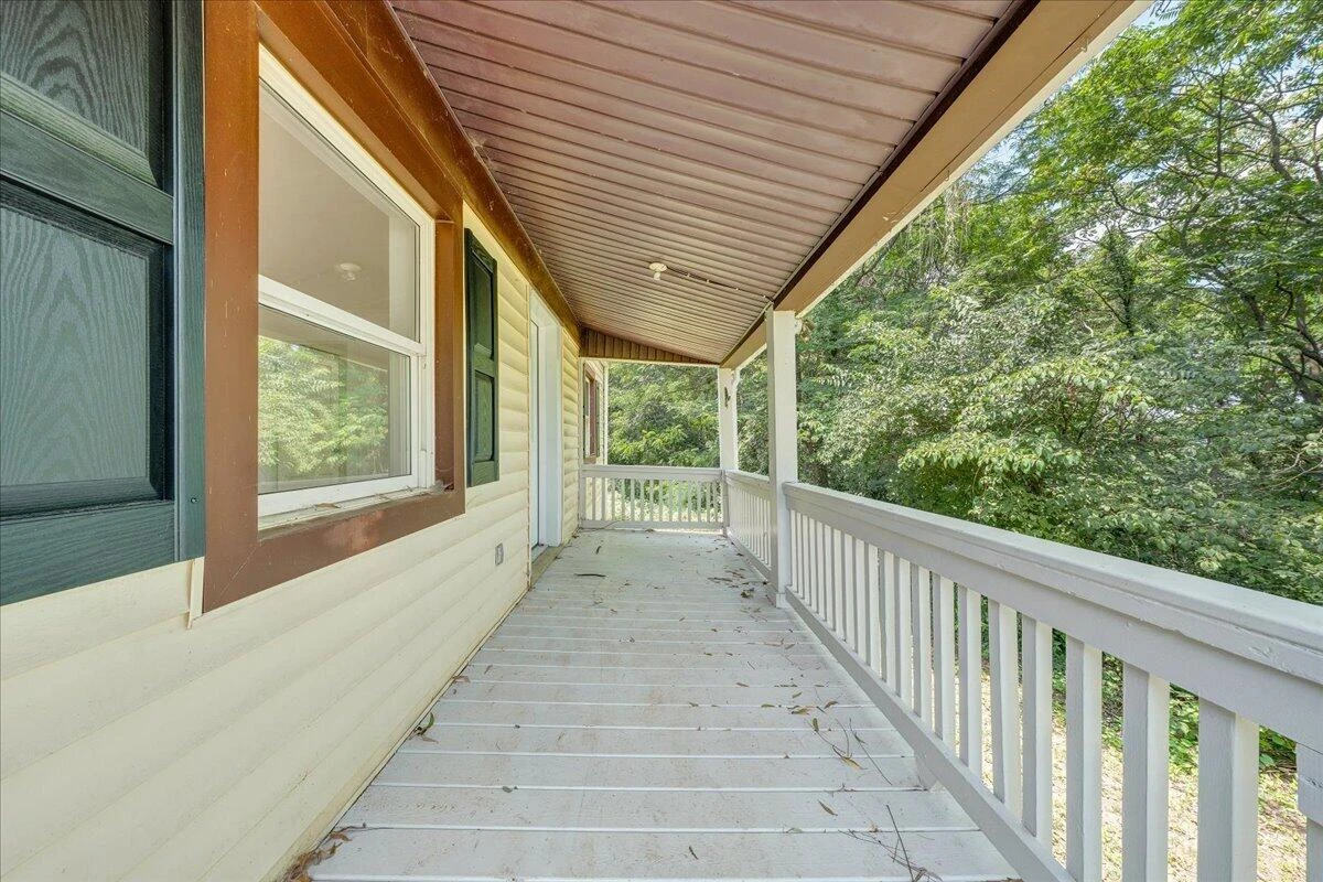 1433 Gladstone AVE SE - Photo 2