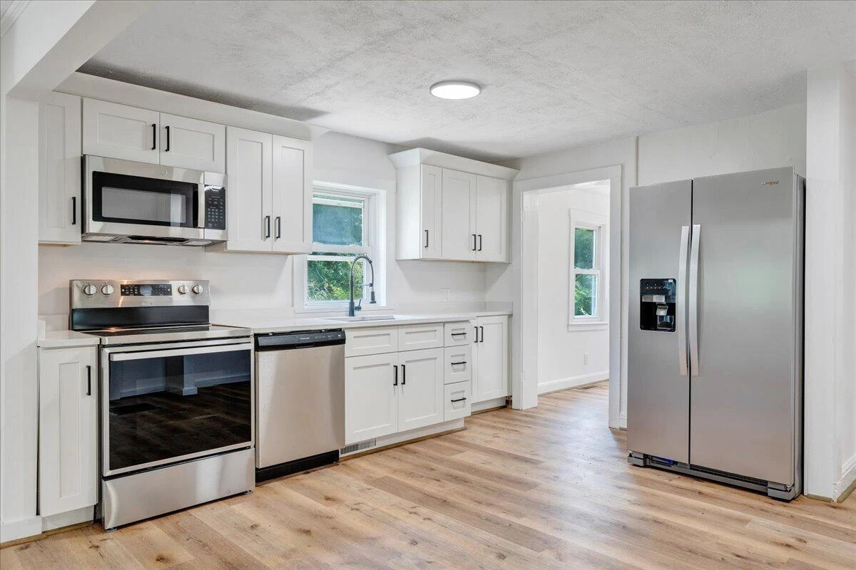 1433 Gladstone AVE SE - Photo 5