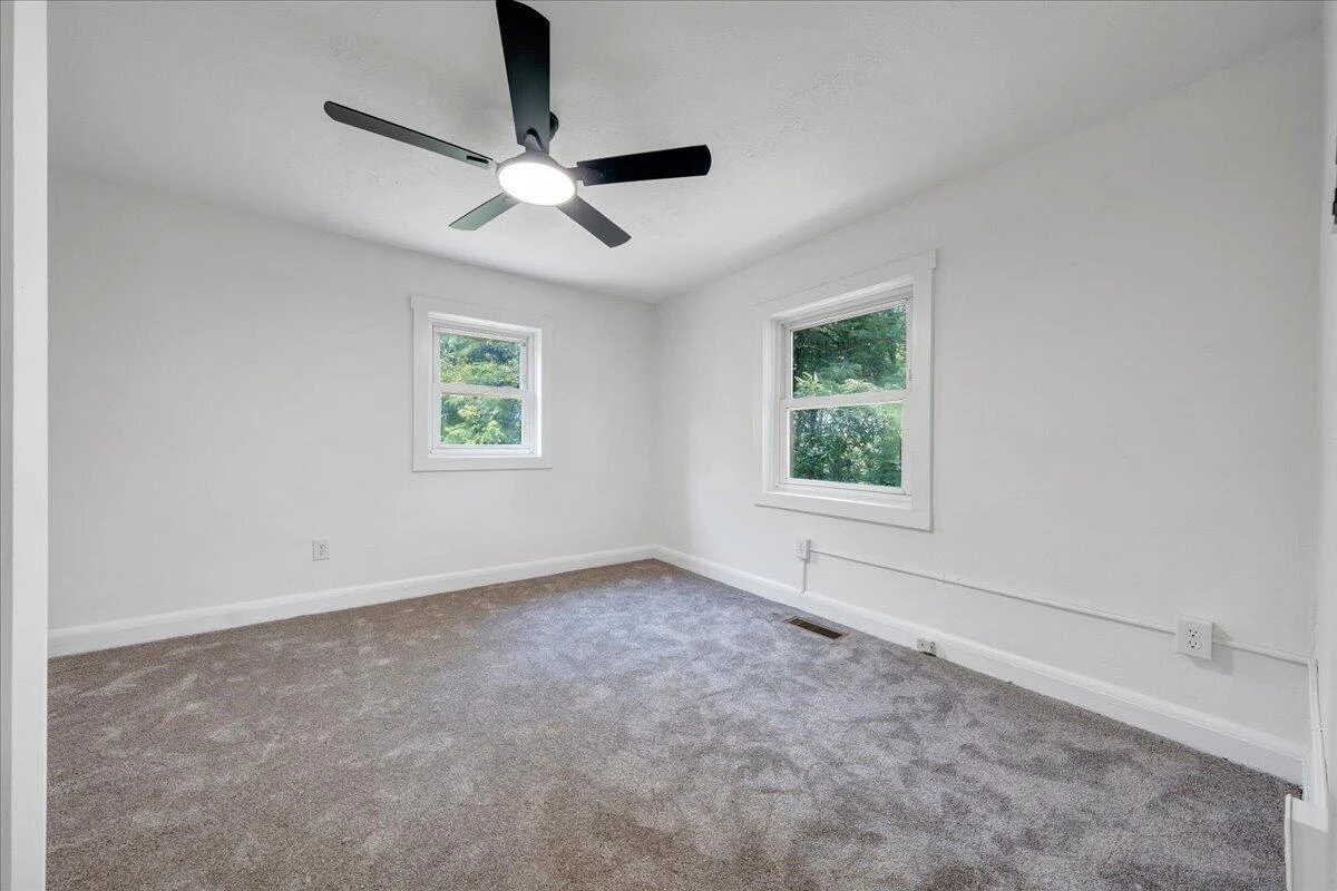 1433 Gladstone AVE SE - Photo 8