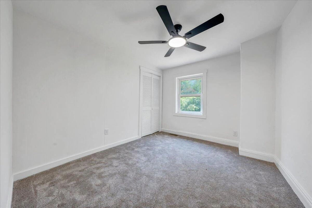 1433 Gladstone AVE SE - Photo 9