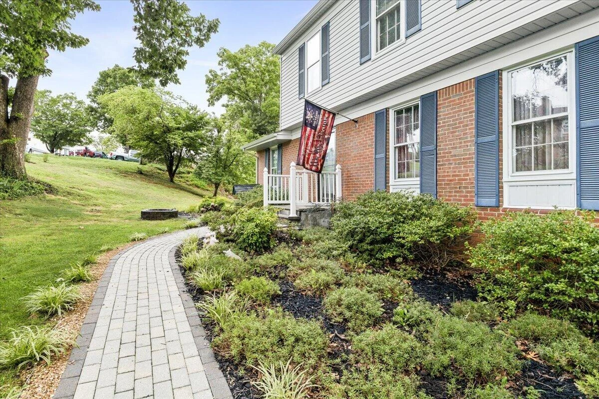 3755 Kentland DR - Photo 2
