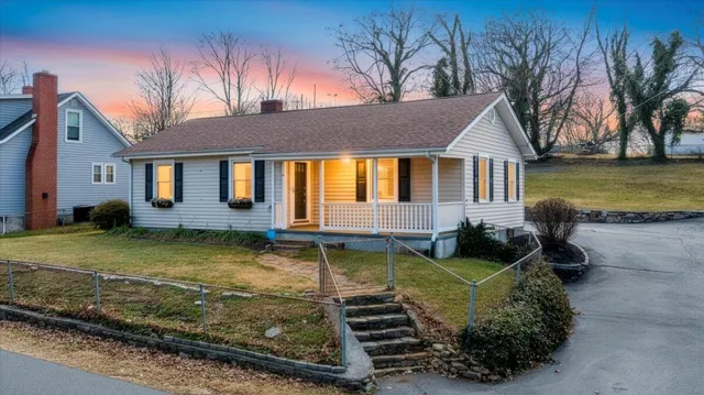 1902 Springfield AVE, Salem, VA, 24153