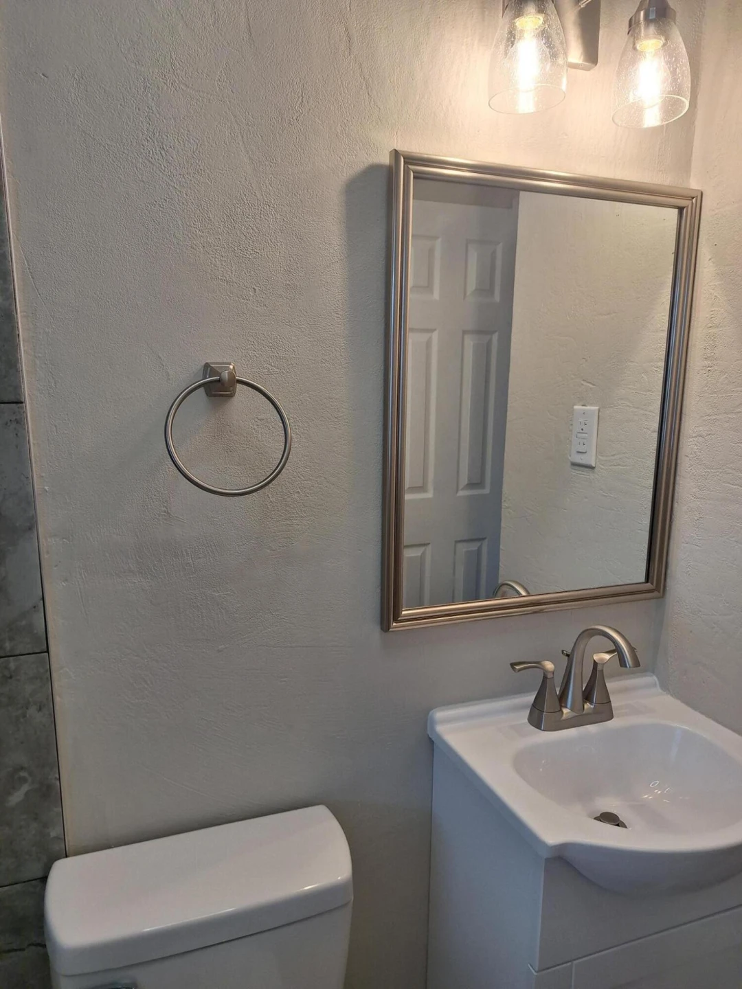 4034 Maine AVE NW - Photo 16
