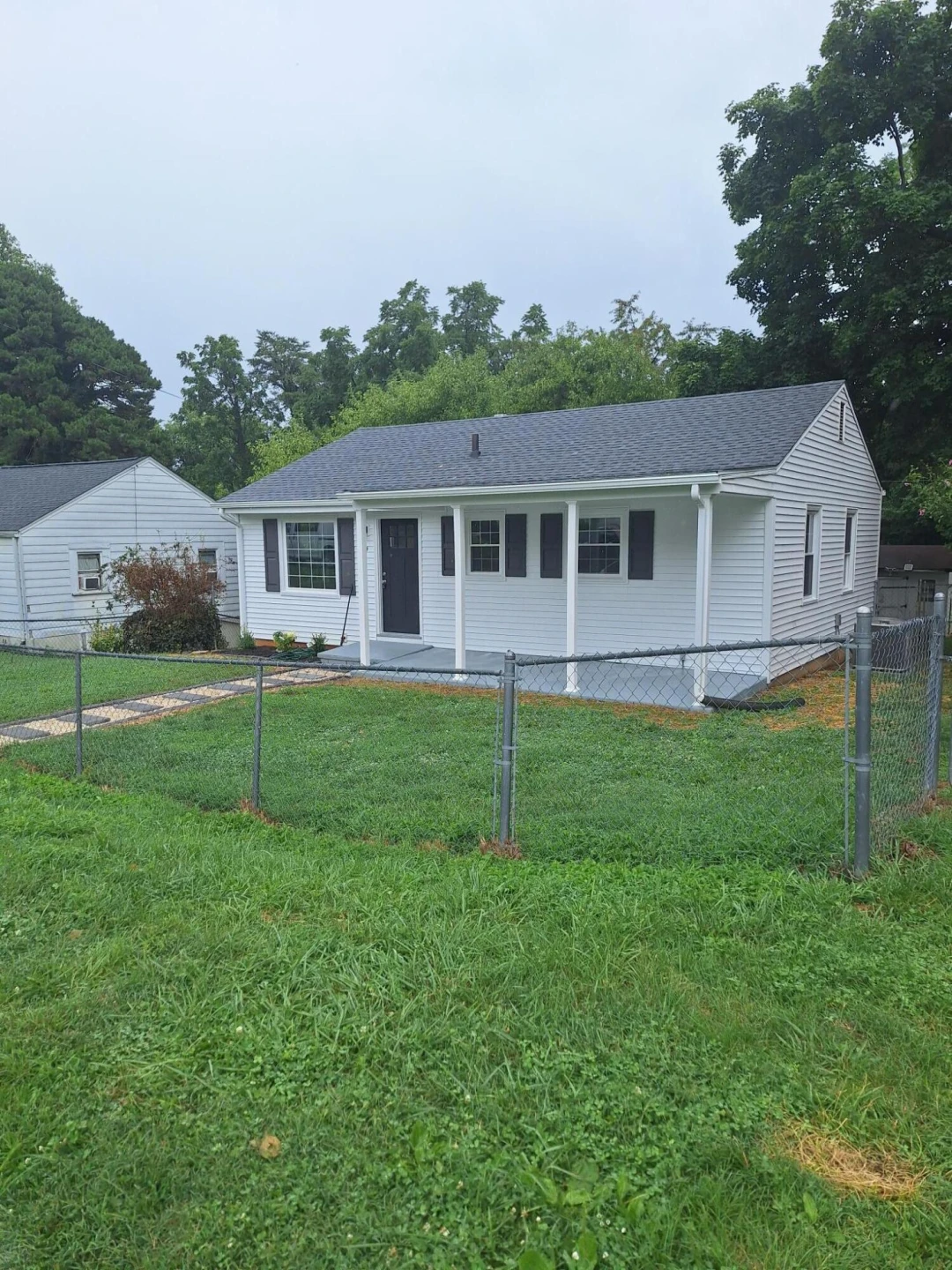 4034 Maine AVE NW - Photo 2